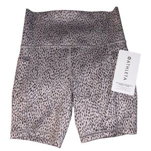 NWT Athleta Salutation Stash Pocket II
Printed 7" Short size XXS Leopard